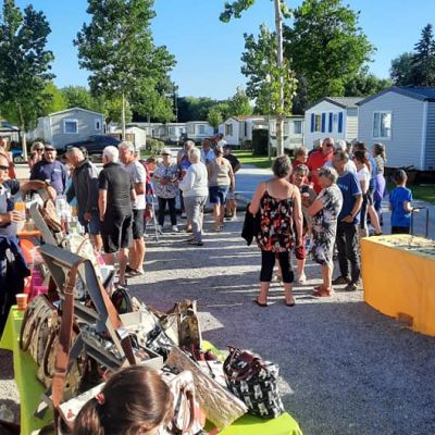 Petit Marché dans le Camping